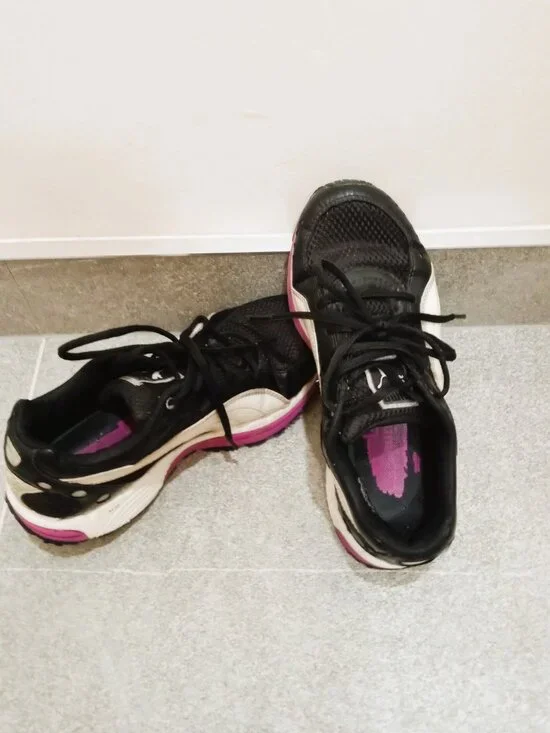 Puma - Size 6 - Picture 2 of 4